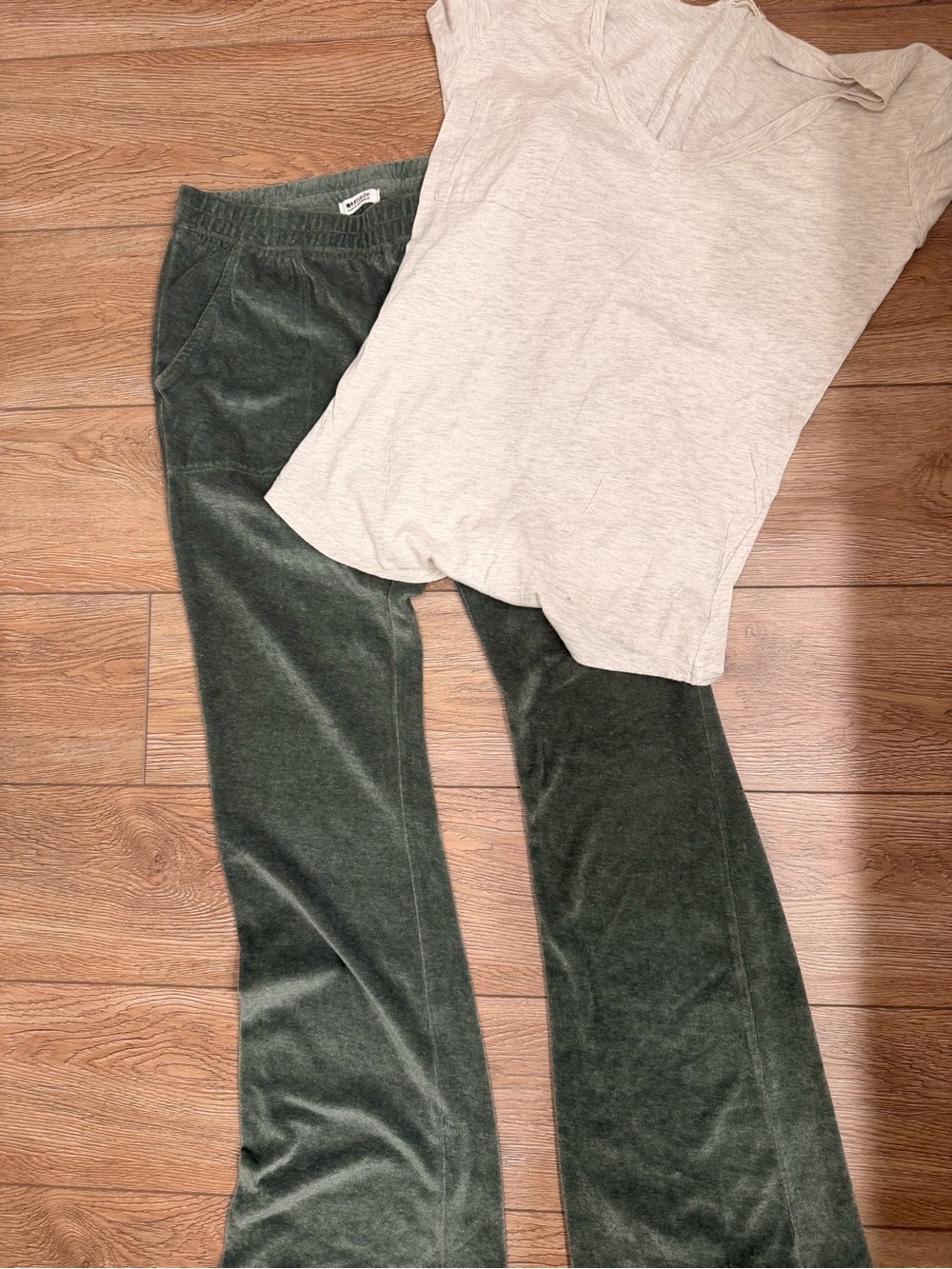 LA Made Women's Dark Green Velour Pull-On Joggers and tshirt 0144